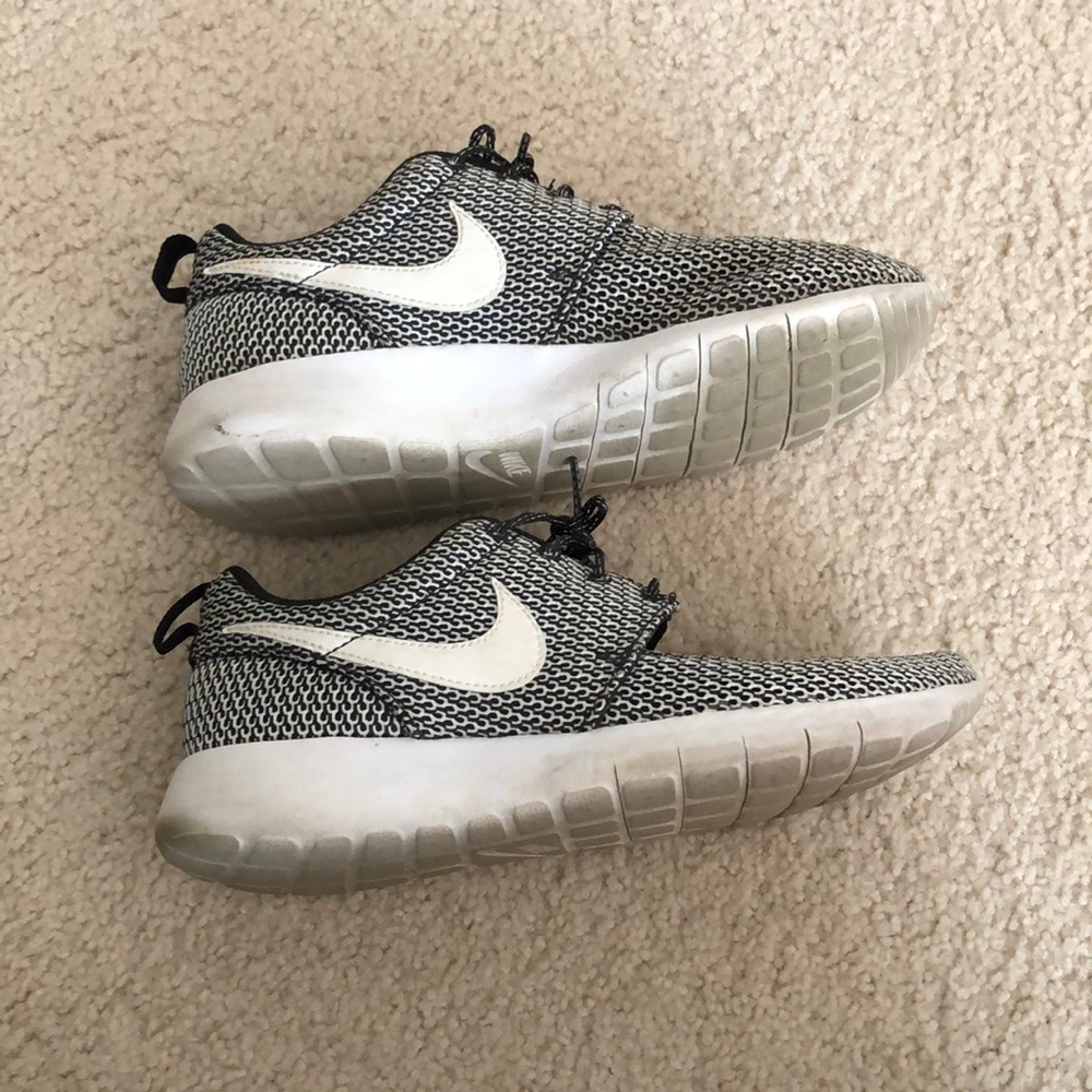Boys Nike Roshe shoes